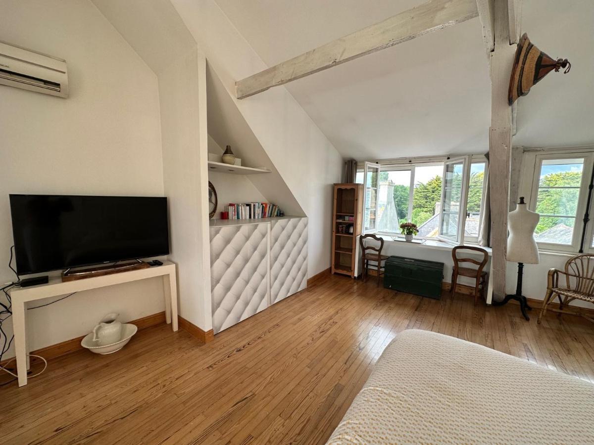 Apparts 17 Avec Cachet Au Centre Petite Citee De Caractere Le Faou Exterior photo